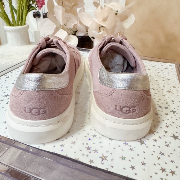 UGG Women’s Alameda Lace Sneaker size 6.5 - Picture 7 of 9